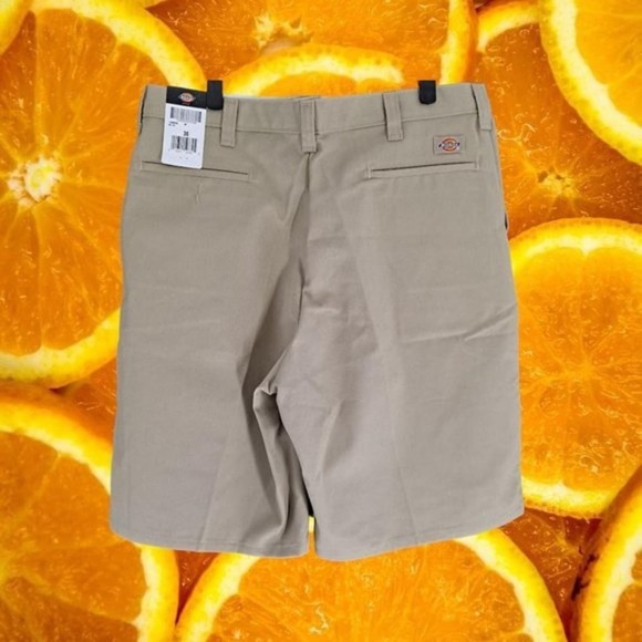 New‎ Dickies Khaki Shorts Size 36 - Picture 2 of 3